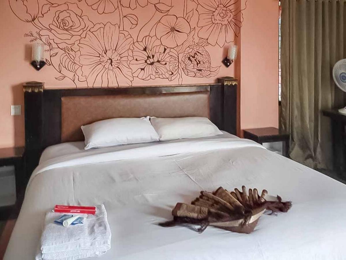 Hotel Ananda Syariah Redpartner Букіттінгі Екстер'єр фото